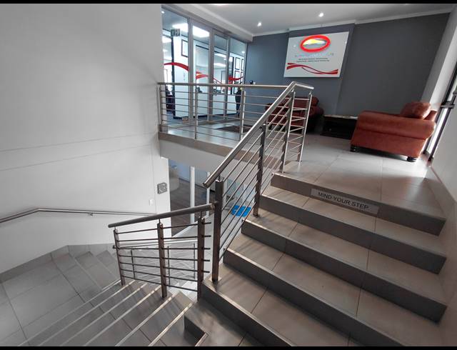 480M² OFFICE TO LET IN VORNA VALLEY